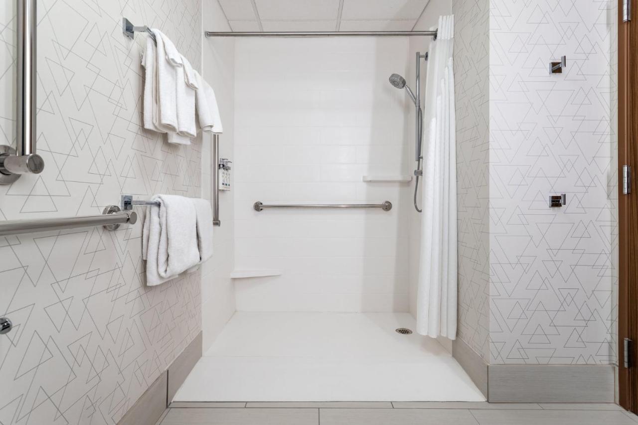 Holiday Inn Express Hotel & Suites-St. Paul By Ihg Vadnais Heights Eksteriør billede