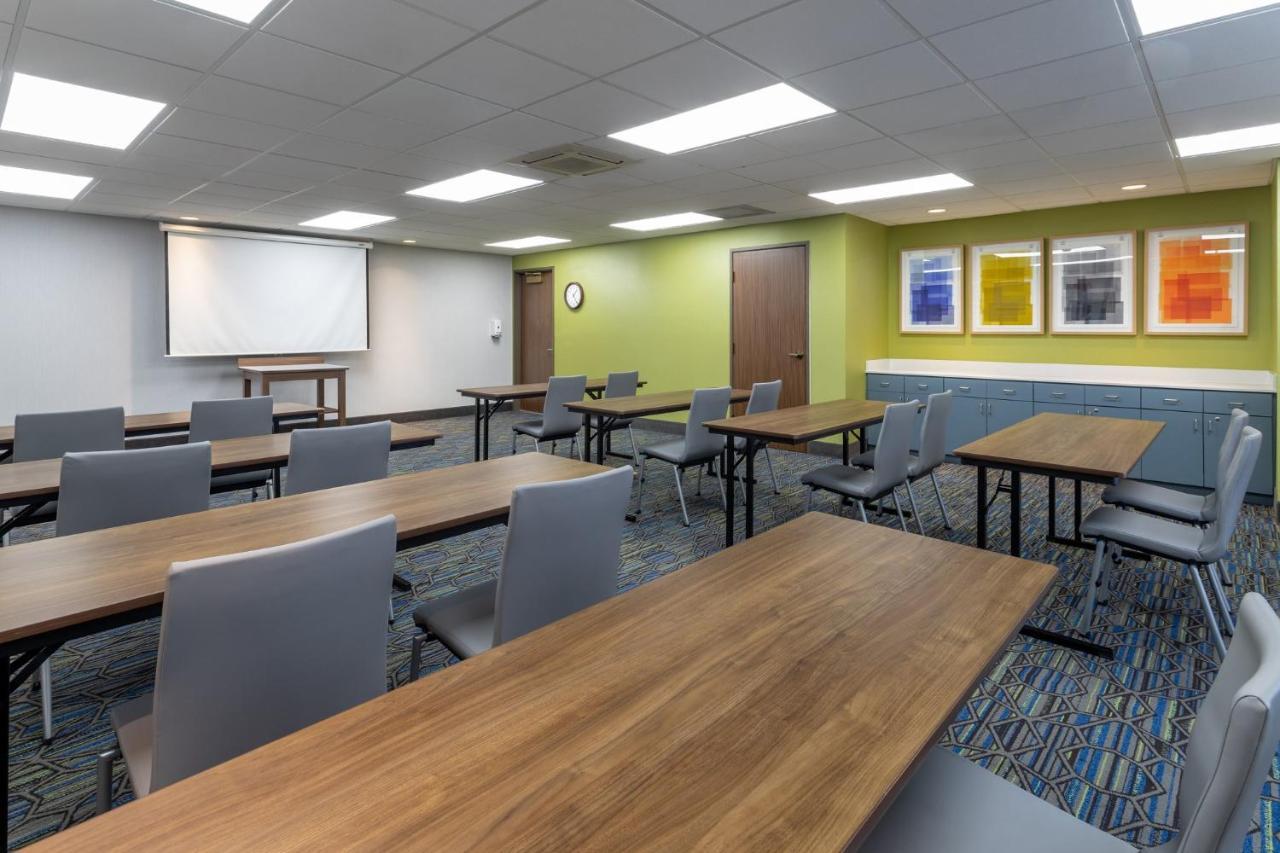 Holiday Inn Express Hotel & Suites-St. Paul By Ihg Vadnais Heights Eksteriør billede